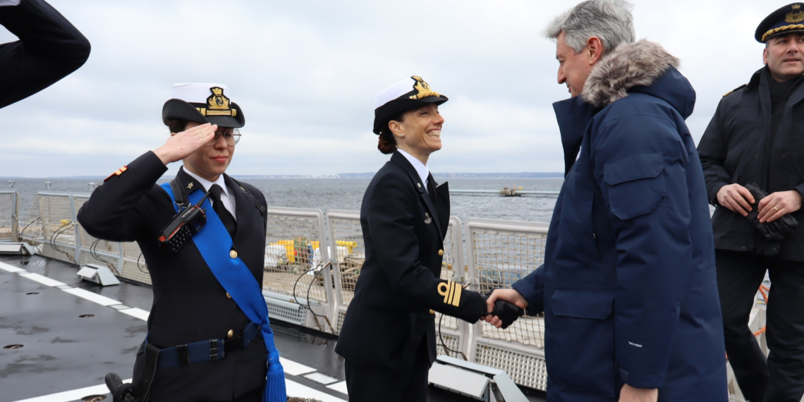 Tallinn, l’Ambasciatore Catani e il Ministro Pevkur visitano la fregata “Luigi Rizzo” della Marina Militare