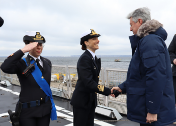 Tallinn, l’Ambasciatore Catani e il Ministro Pevkur visitano la fregata “Luigi Rizzo” della Marina Militare