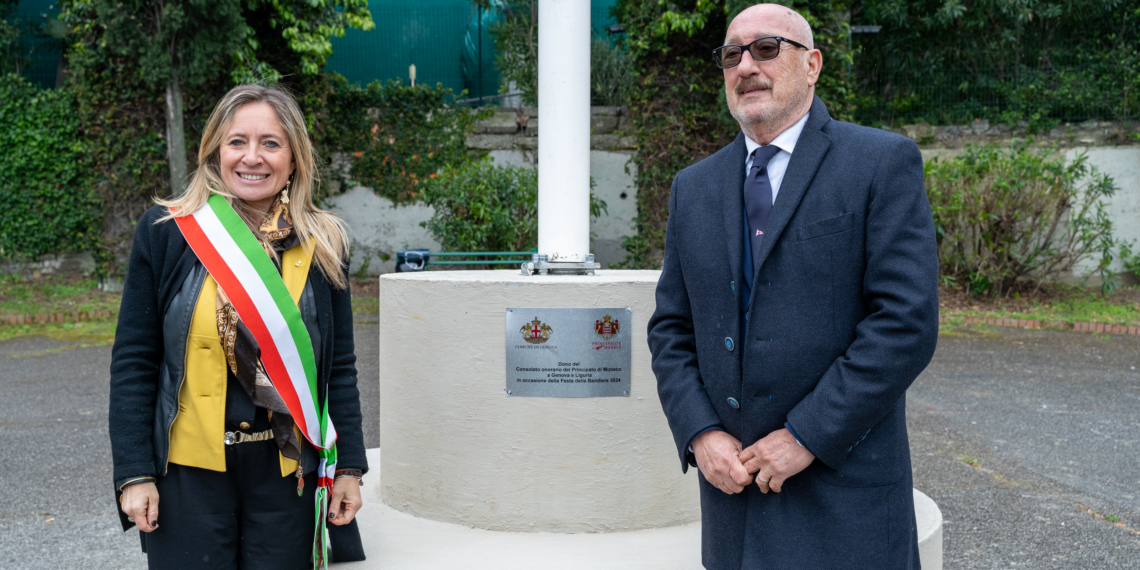 Genova, il Consolato Onorario di Monaco dona alla città un nuovo pennone portabandiera