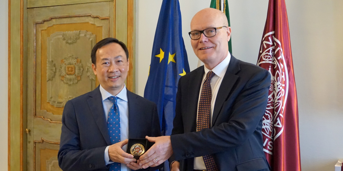 L’Ambasciatore del Vietnam visita l’Universitร  di Macerata