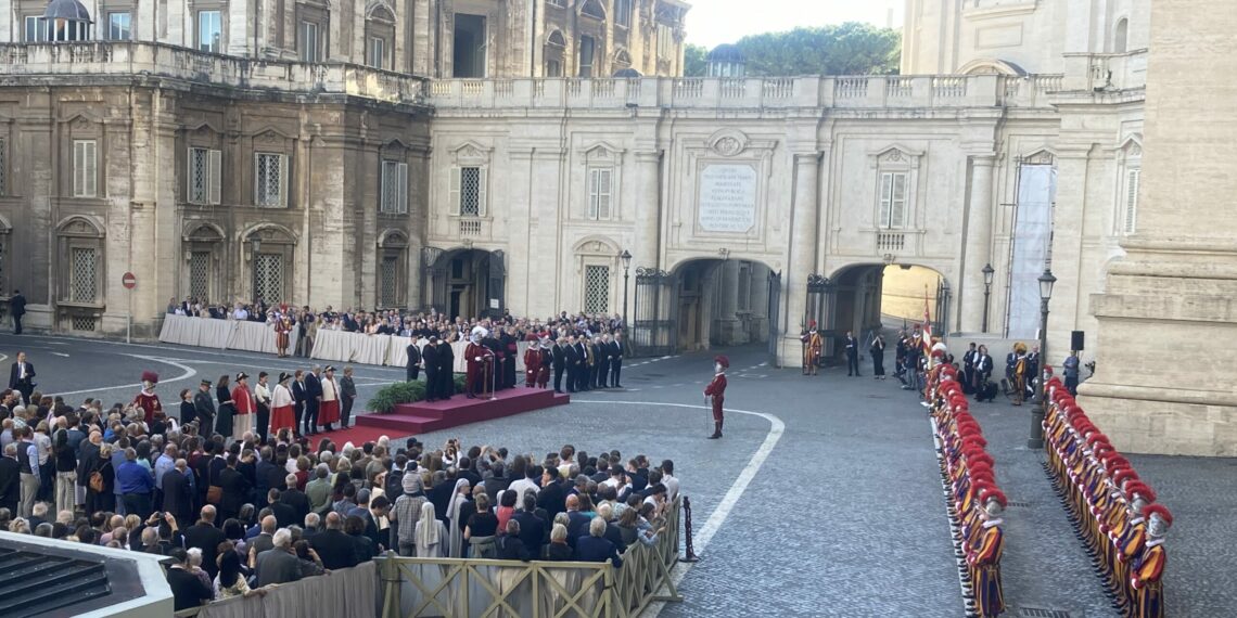 Vaticano, Papa Francesco riceve Viola Amherd che presenzia anche alla Cerimonia di Giuramento della Guardia Svizzera