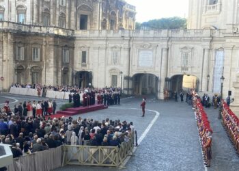 Vaticano, Papa Francesco riceve Viola Amherd che presenzia anche alla Cerimonia di Giuramento della Guardia Svizzera