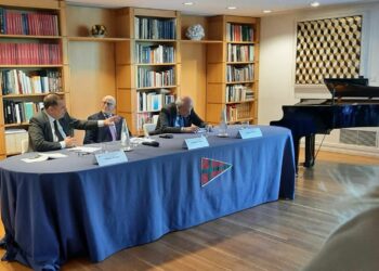 “Figure nascoste e tombini”, inaugurata al Circolo degli Esteri la Mostra di Mario Panizza