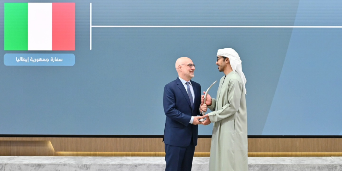 L’Ambasciatore ad Abu Dhabi Lorenzo Fanara riceve l’Excellence Award