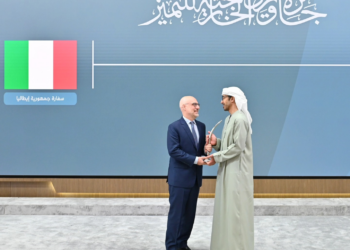 L’Ambasciatore ad Abu Dhabi Lorenzo Fanara riceve l’Excellence Award