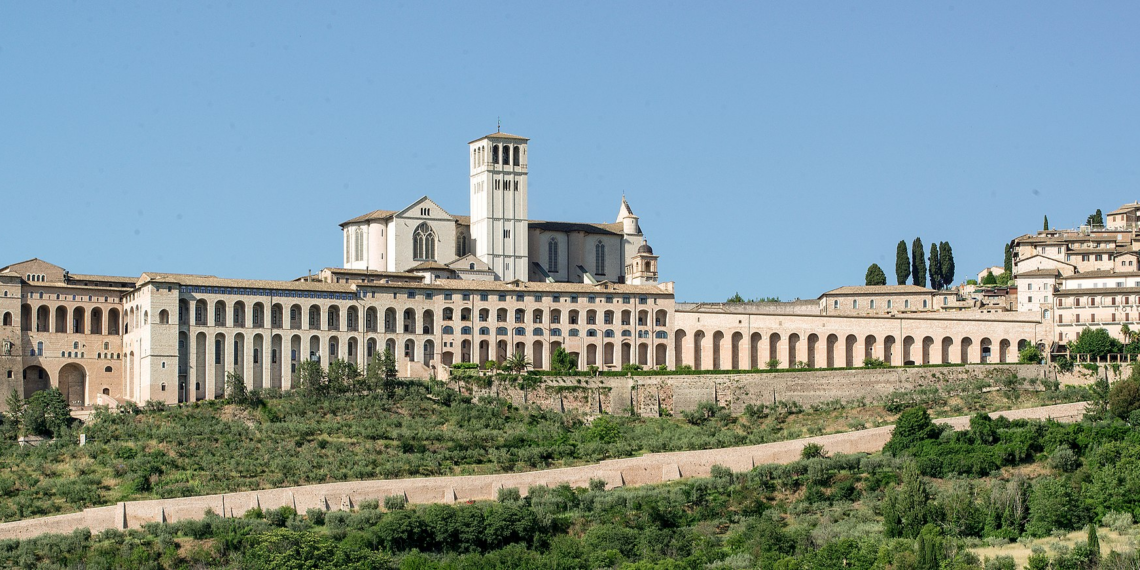 L’Ambasciatore iraniano presso la Santa Sede in visita ad Assisi