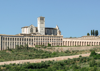 L’Ambasciatore iraniano presso la Santa Sede in visita ad Assisi