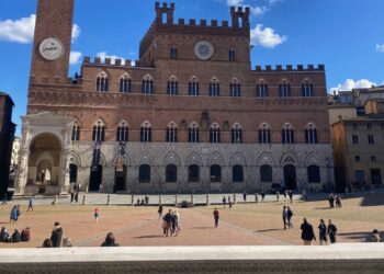 Palio di Siena, fra gli ospiti anche gli Ambasciatori di USA, Croazia e Spagna