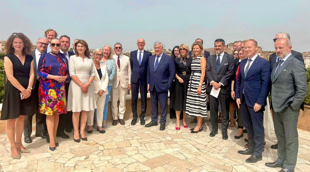 Il Ministro Tajani incontra gli Ambasciatori della Ue nella sede dell’Ambasciata del Belgio