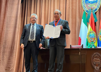 Bolivia, Ambasciatore Messineo riceve riconoscimento per cooperazione medica con l’Italia
