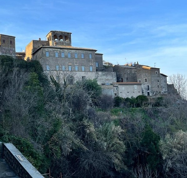L’Ambasciatore USA Jack Markell a Bassano in Teverina per la Mostra di Rita Ackermann