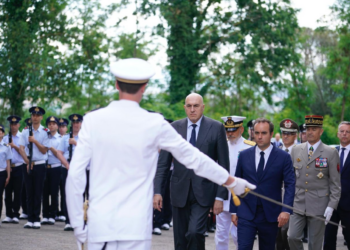 Difesa: Il Ministro Crosetto e il collega Lecornu al Cimitero Militare Francese