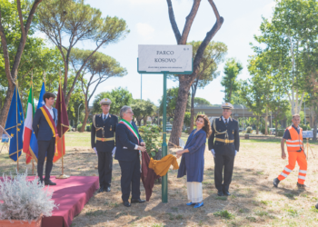 Inaugurato a Roma “Parco Kosovo”, l’Ambasciatrice Haxhitasim dona al Comune un albero di canfora