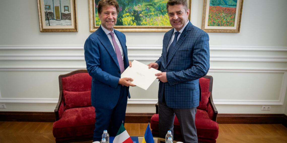 Il nuovo Ambasciatore d’Italia a Kiev, Carlo Formosa, ha presentato copia delle Lettere Credenziali