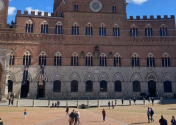 Palio di Siena, tra gli ospiti gli Ambasciatori del Qatar in Italia e del Regno Unito presso la Santa Sede