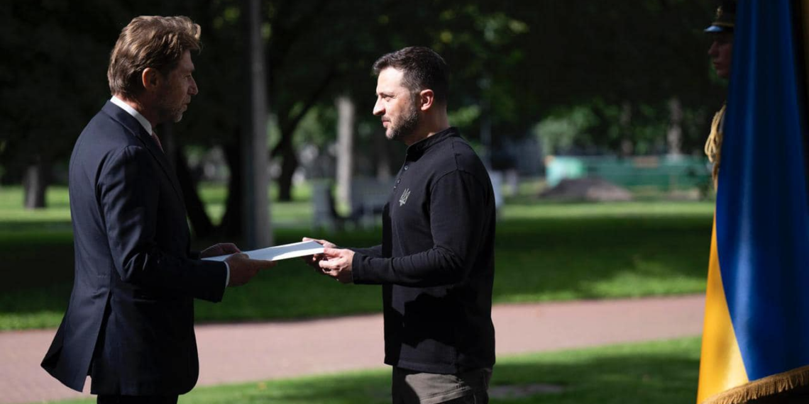 Kiev, l’Ambasciatore Carlo Formosa presenta le lettere credenziali al Presidente Zelensky