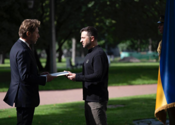 Kiev, l’Ambasciatore Carlo Formosa presenta le lettere credenziali al Presidente Zelensky 