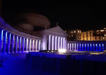 203.imo Anniversario Indipendenza El Salvador: a Napoli i colori della bandiera del Paese a Piazza del Plebiscito