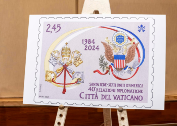 Un francobollo commemorativo celebra i 40 anni delle Relazioni Diplomatiche tra Santa Sede e USA
