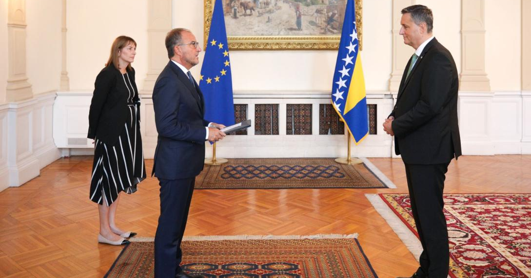 Bosnia, l’Ambasciatore UE Luigi Soreca presenta credenziali al Presidente Denis Bećirović