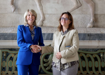 Torino, l’Ambasciatrice d’Irlanda Patricia O’Brien incontra la Vicesindaca Michela Favaro a Palazzo Civico