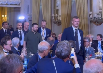L’arrivo di Zelensky al Forum Ambrosetti a Cernobbio. Fotoracconto di Ezio Cairoli