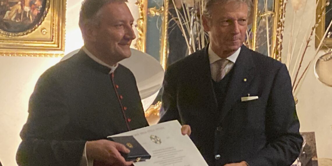 Mons. Boiardi, Cerimoniere di Papa Francesco, riceve l’Onorificenza di Cavaliere dell’Ordine della “Stella d’Italia”