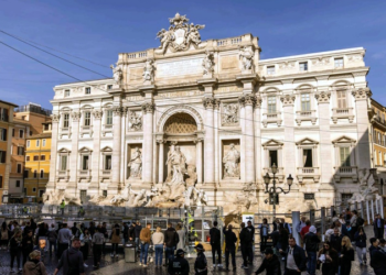Fontana di Trevi: inaugurata la passerella panoramica