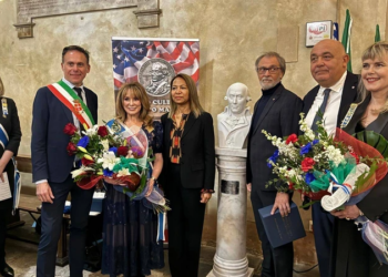 Pisa, la statua di Filippo Mazzei esposta nell’atrio di Palazzo Gambacorti