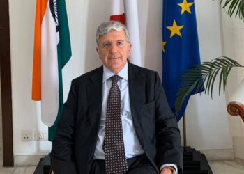 L’Ambasciatore Vincenzo De Luca entra nello Studio “Gianni & Origoni”