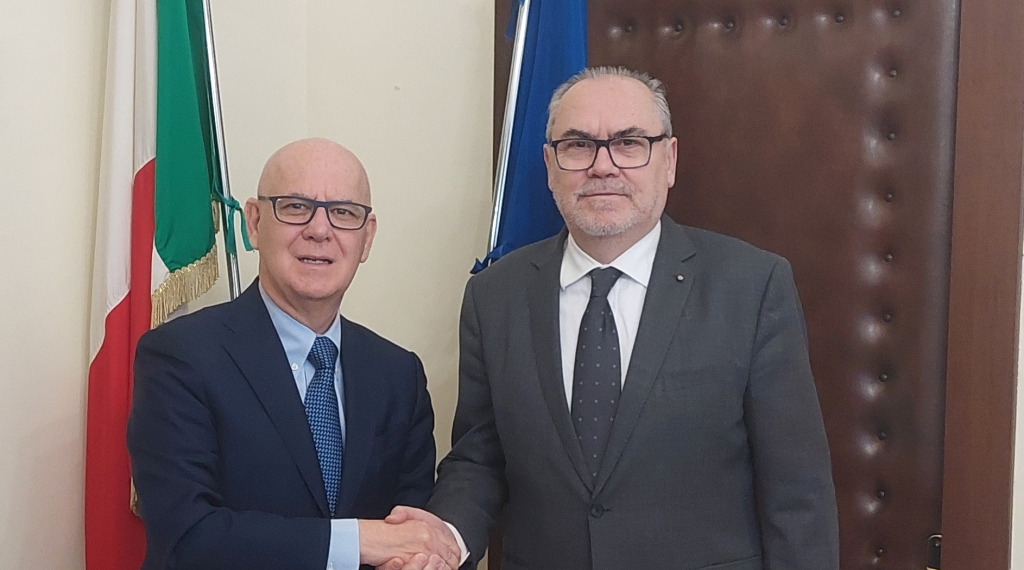 Trento, il Prefetto Giuseppe Petronzi riceve il Console Onorario del Cile Aldo Albasini Broll