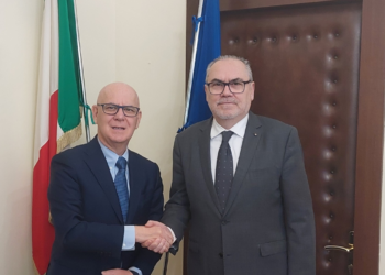 Trento, il Prefetto Giuseppe Petronzi riceve il Console Onorario del Cile Aldo Albasini Broll