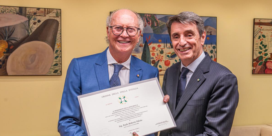 Conferimento dell’Onorificenza di “Ufficiale dell’Ordine della Stella d’Italia” a Paulo Roberto Falcão