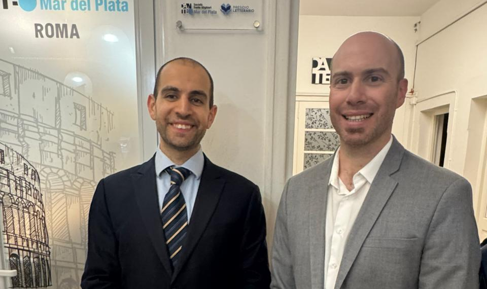 Mar del Plata: intitolata a Umberto Eco la storica biblioteca della Dante Alighieri