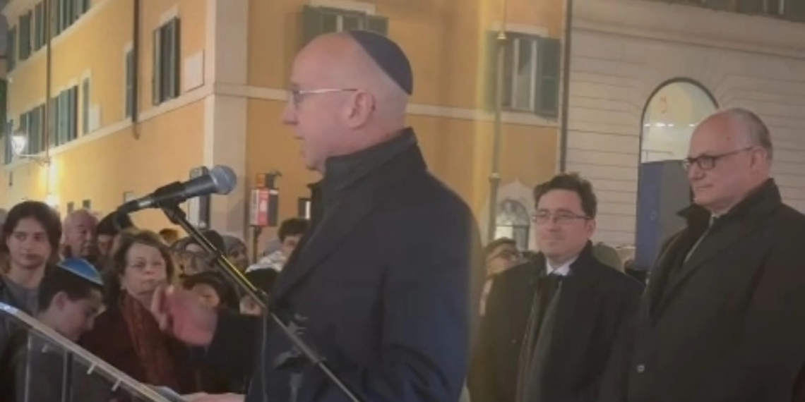 L’Ambasciatore USA Markell in Piazza Barberini a Roma per la festa delle luci di Hanukkah