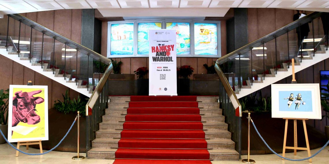 Due opere di Warhol e Banksy allestite alla Regione Lazio