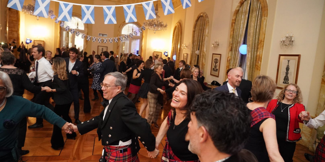L’Ambasciatore britannico Edward Llewellyn ospita una serata in onore del poeta scozzese Robert Burns