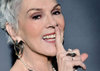 Caterina Caselli al Teatro Princesse Grace di Monaco per il docufilm “Una vita, cento vite”