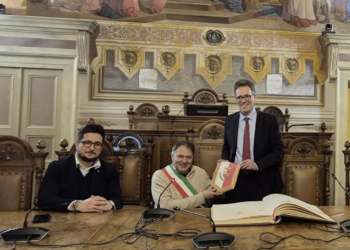 Foligno, il Sindaco Stefano Zuccarini riceve il Console Onorario del Perù Damiano Marinelli