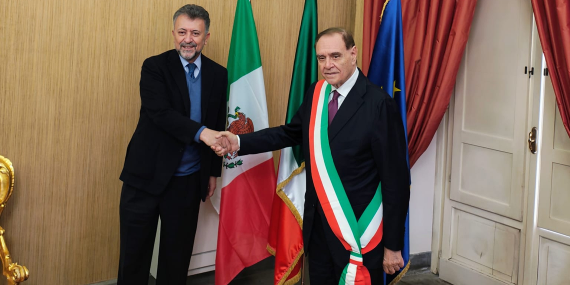 Benevento, il Sindaco Clemente Mastella riceve a Palazzo Mosti l’Ambasciatore messicano Carlos Garcia de Alba