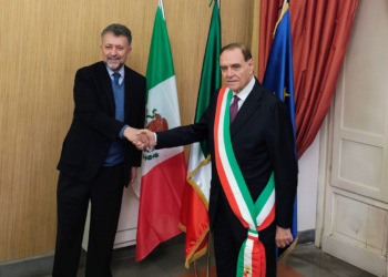 Benevento, il Sindaco Clemente Mastella riceve a Palazzo Mosti l’Ambasciatore messicano Carlos Garcia de Alba