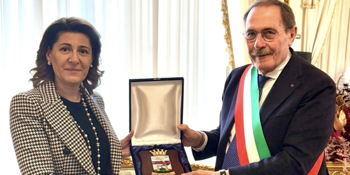 Pompei, il Sindaco Carmine Lo Sapio riceve l’Ambasciatrice di Romania Gabriela Dancău