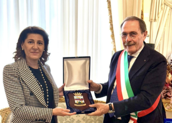 Pompei, il Sindaco Carmine Lo Sapio riceve l’Ambasciatrice di Romania Gabriela Dancău