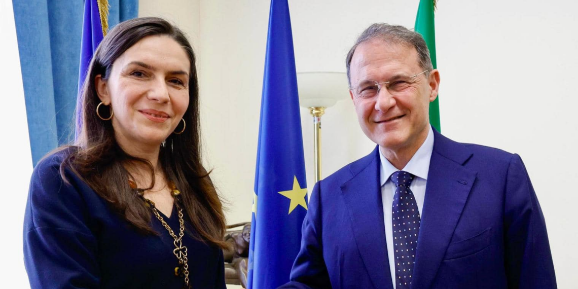 Il Vice Ministro Cirielli riceve alla Farnesina la Segretaria di Stato romena Staicu