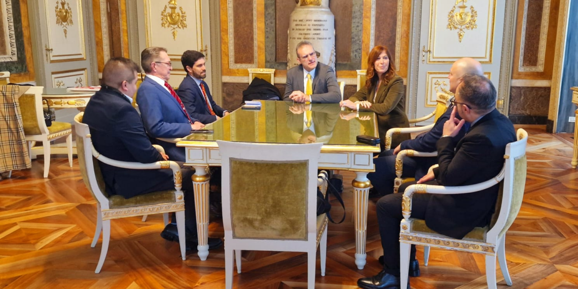 Genova, il facente funzioni Sindaco Piciocchi incontra l’Ambasciatore dell’Ecuador Moscoso Bohman