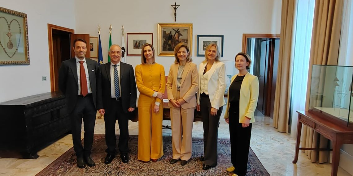 Regione Sardegna, l’Assessora Barbara Manca riceve a Villa Devoto l’Ambasciatrice della Repubblica di Lituania