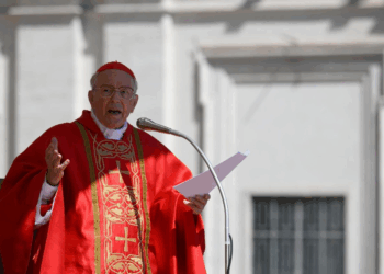 Messa Esequiale per il defunto Romano Pontefice Francesco. Il testo integrale dell’omelia del Cardinale Re