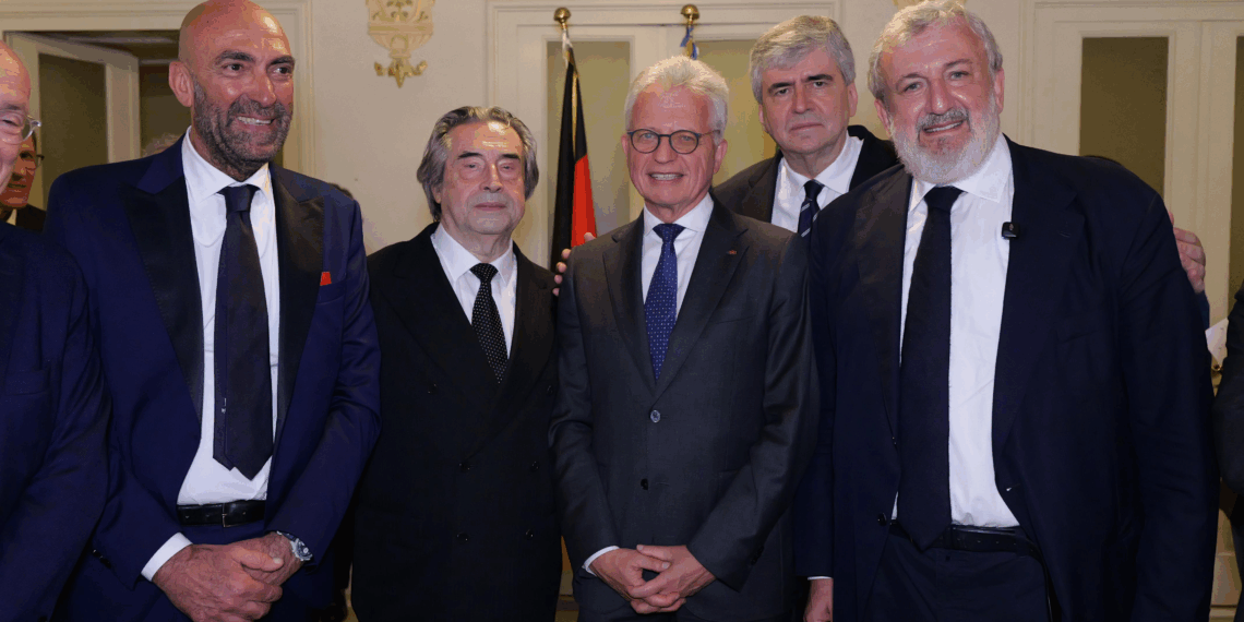 Bari, il Presidente della Regione Puglia e l’Ambasciatore tedesco partecipano all’Europakonzert al Petruzzelli