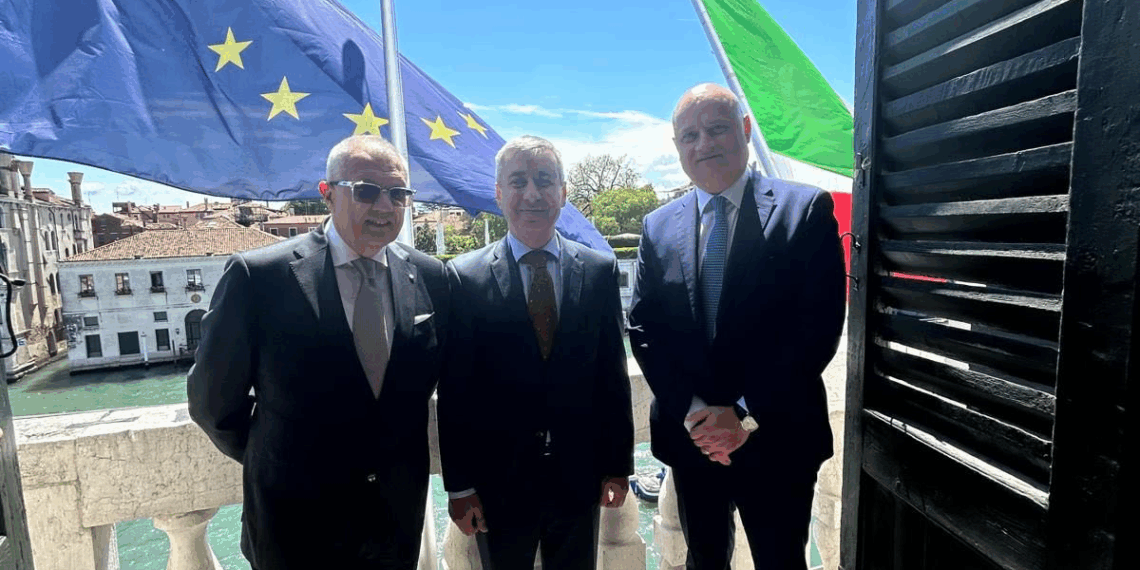 L’Amb. Karapetyan inaugura il Padiglione dell’Armenia alla Biennale di Venezia con Vice Ministro Cultura Danielyan