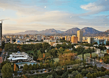 Gli incontri a Tirana della Delegazione Verbumlandiart: visita all’Ambasciata d’Italia e conferenza con il giornale letterario Nacional